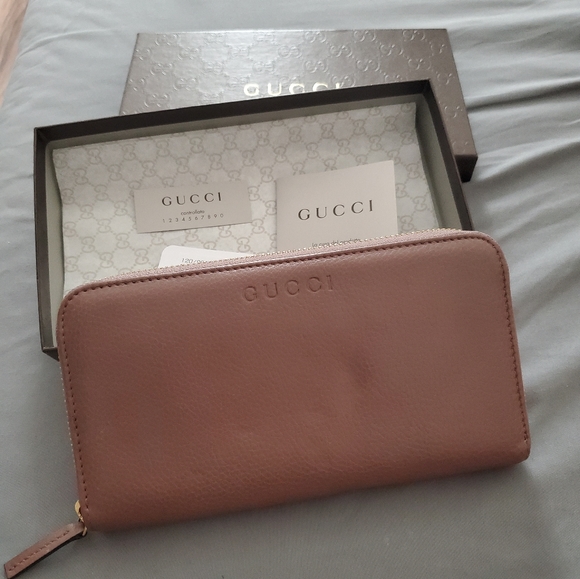 Leather Gucci wallet - Picture 1 of 4